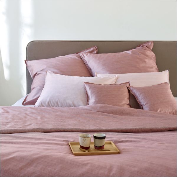 Curt Bauer Mako Brokat Satin Bettwäsche Bente 9033-0258 ruby rotbraun Streifen