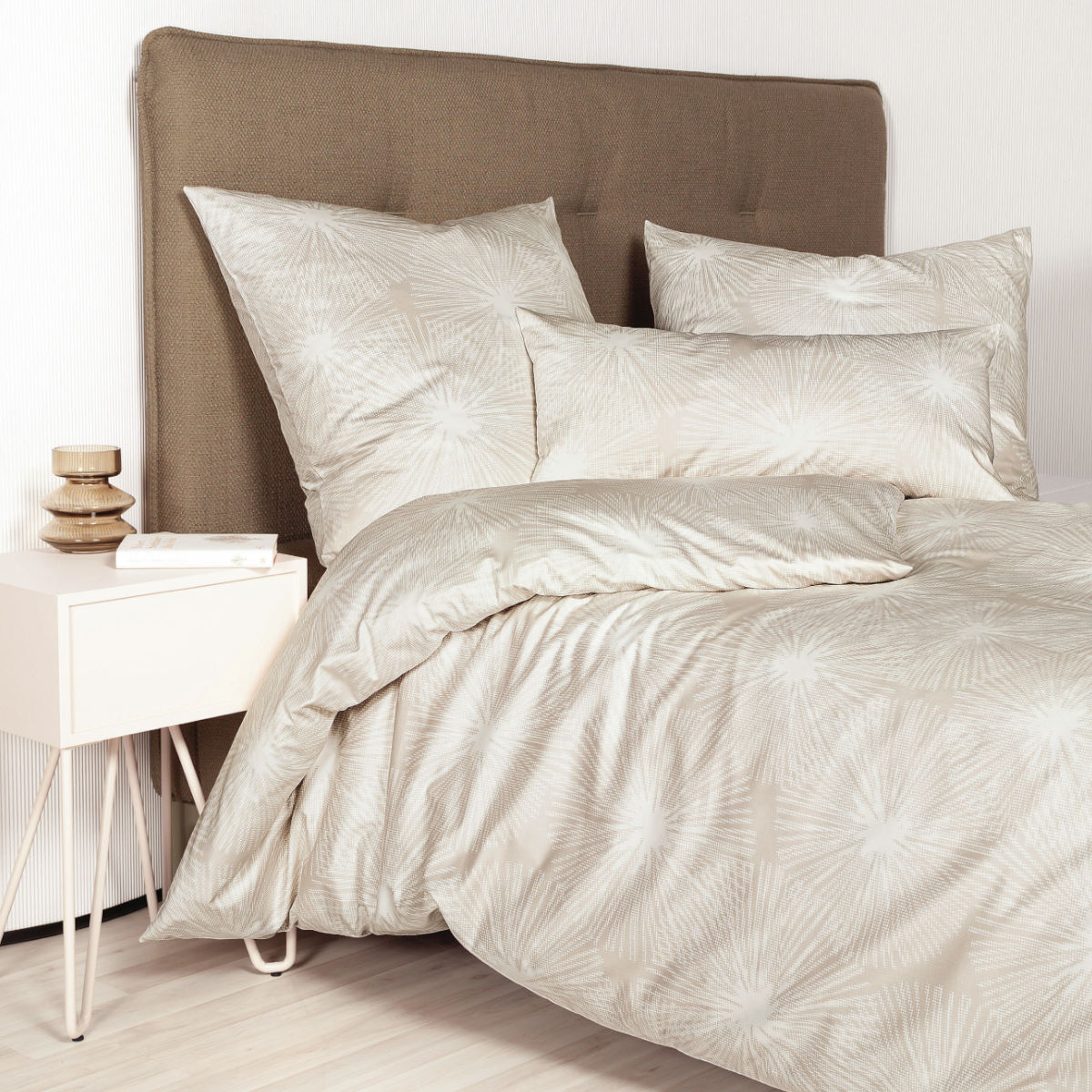 Janine Mako Satin Bettwäsche Milano 45063-07 sand Blüten Strahlen Modern Beige